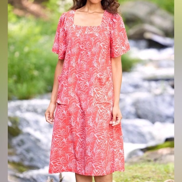 The Vermont Country Store Short-Sleeve Cotton Gauze Print Muumuu in Coral Small - Picture 1 of 14